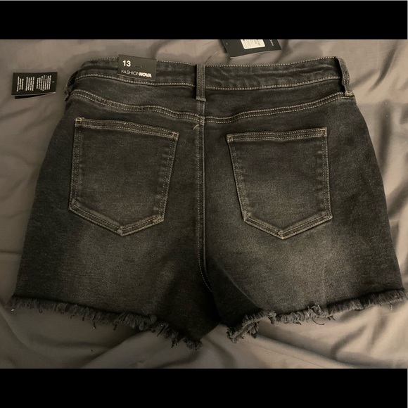 Fashion nova dark denim shorts - Picture 2 of 3